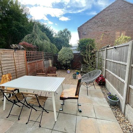 Beautiful Town House With Private Garden And Patio Villa Canford Magna Exteriör bild