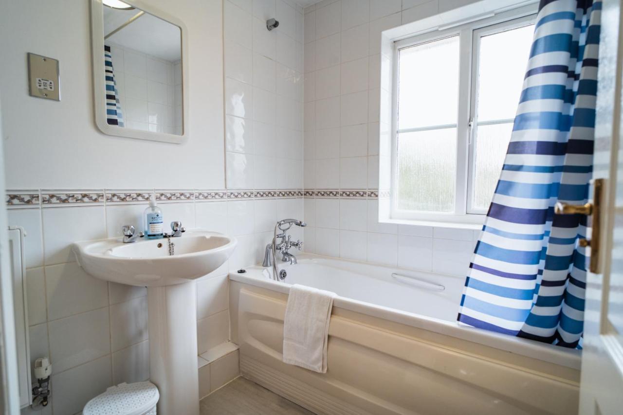 Beautiful Town House With Private Garden And Patio Villa Canford Magna Exteriör bild