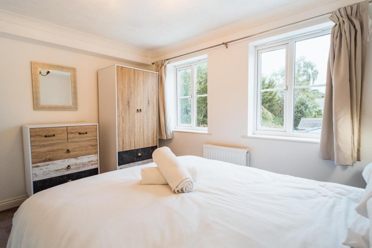 Beautiful Town House With Private Garden And Patio Villa Canford Magna Exteriör bild