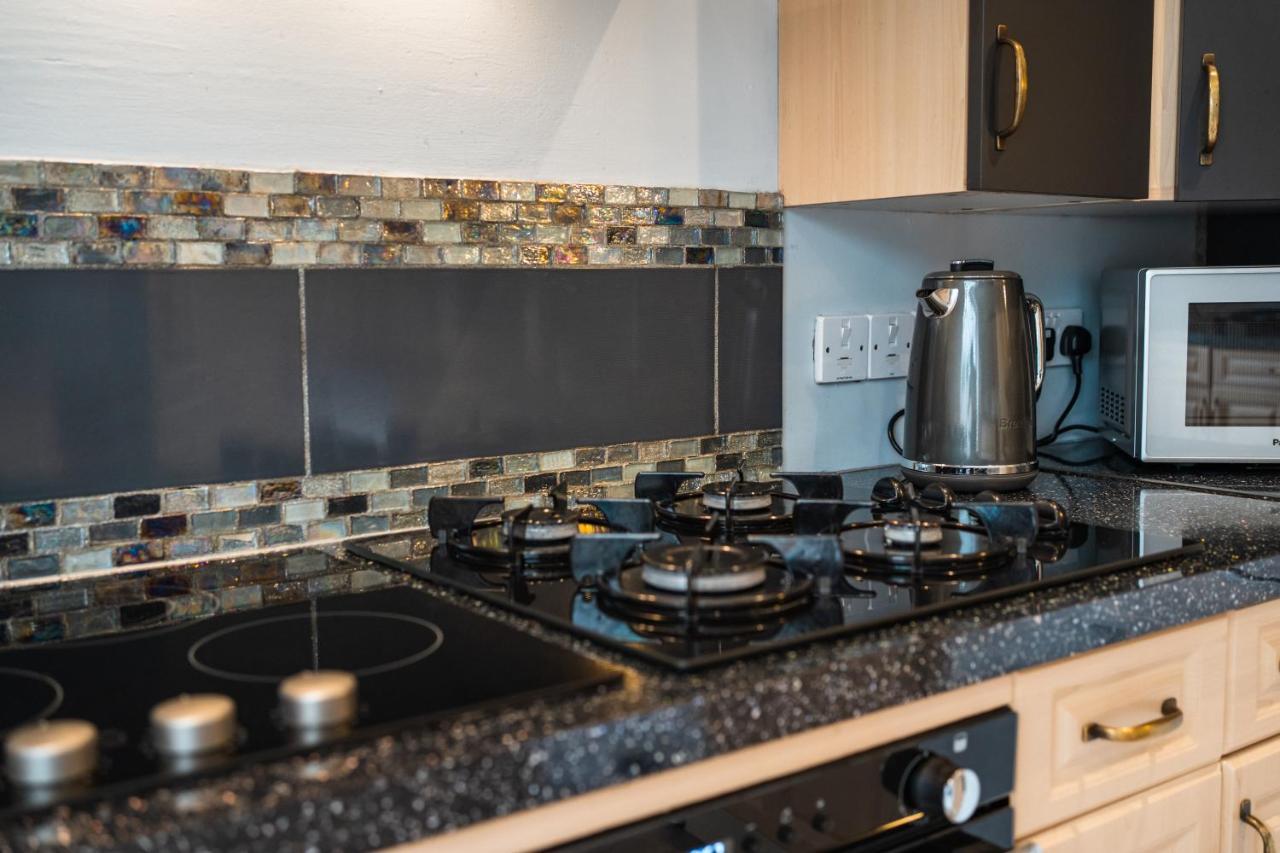 Beautiful Town House With Private Garden And Patio Villa Canford Magna Exteriör bild