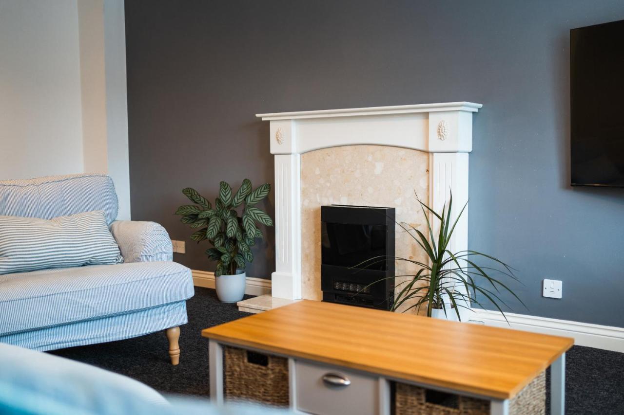 Beautiful Town House With Private Garden And Patio Villa Canford Magna Exteriör bild