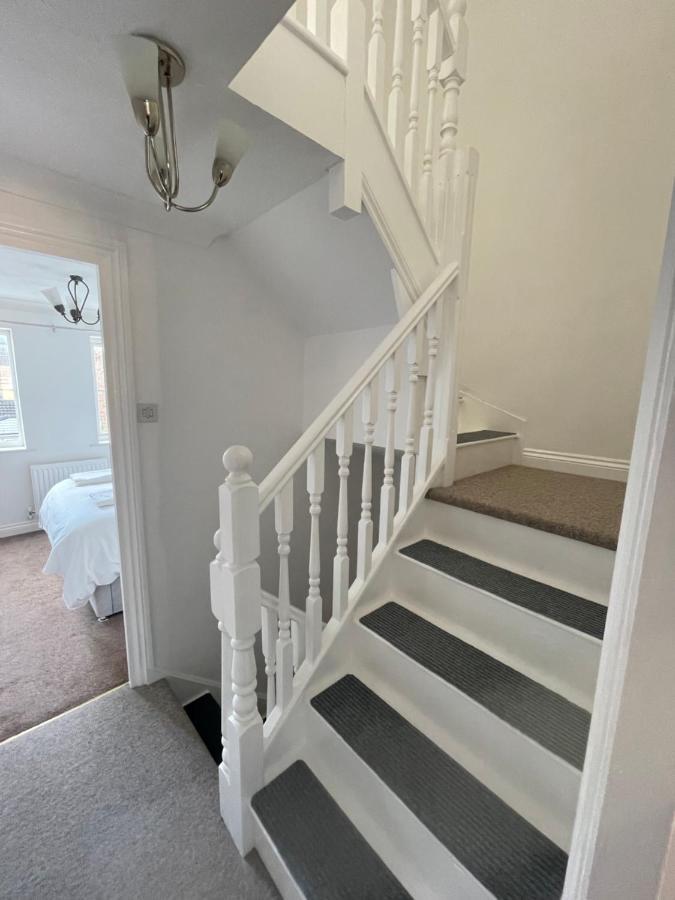 Beautiful Town House With Private Garden And Patio Villa Canford Magna Exteriör bild